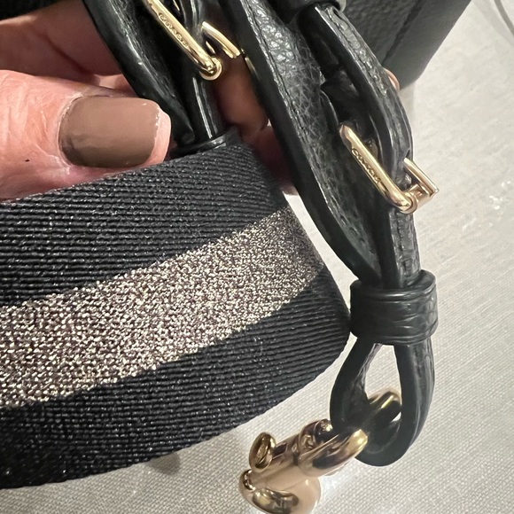 Coach
EMBOSSED HORSE AND CARRIAGE JES CROSSBODY Black Leather Crossbody Bag - Picture 9 of 14